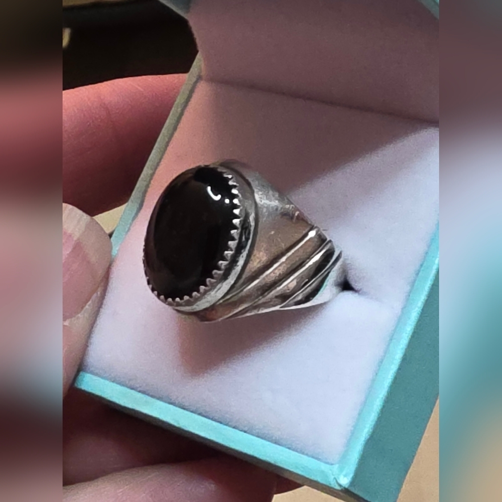 VINTAGE NATIVE AMERICAN HERMAN HOSKIE DESIGNER STERLING AND ONYX RING SIZE 10.5